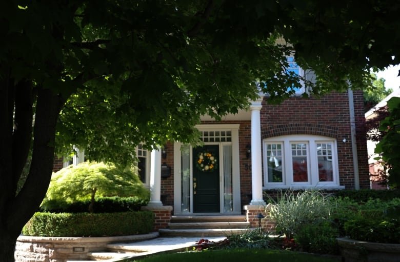 Photo shows the midtown Toronto home of lawyers Nicholas Cartel and Singa Bui, both alleged to have embezzled from their law firm's clients.