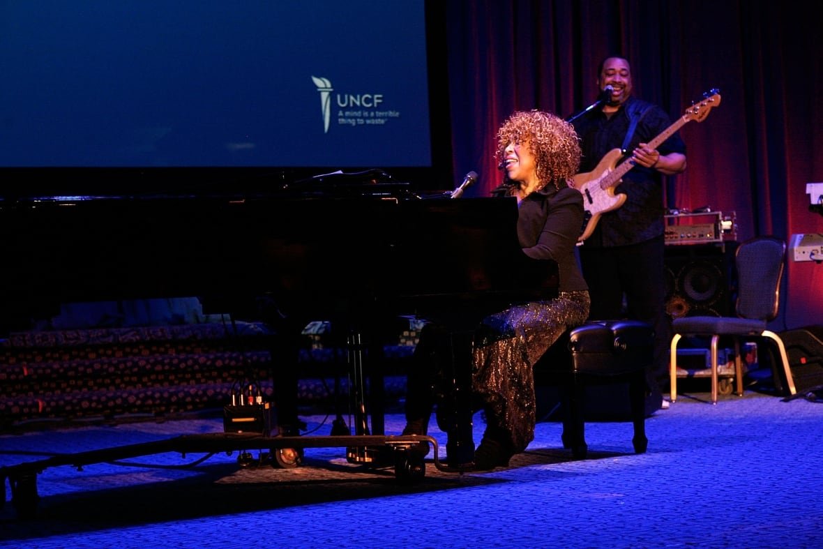 109755092 Roberta Flack attends the 40th Anniversary Gala for "A Mind Is A Terrible Thing To Waste" Campaign at The New York Marriott Marquis.