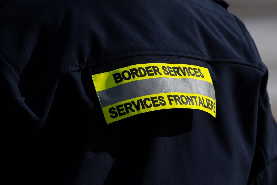 cda-border-20250212-2 A Canada Border Services Agency uniform is seen at the CBSA Lansdowne port of entry in Lansdowne, Ont., on Wednesday, Feb. 12, 2025.