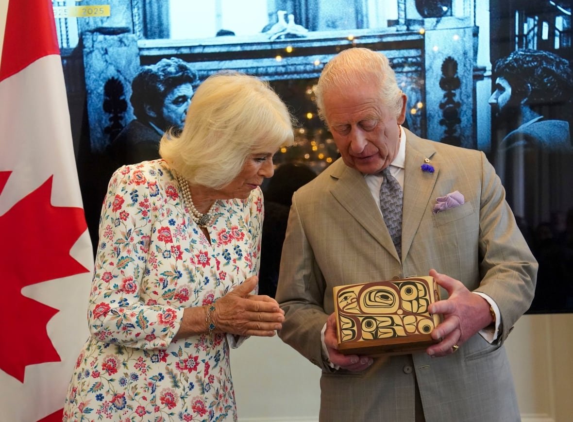 britain-royals-canada The royals look at a box decorated in West Coast Indigenous style.