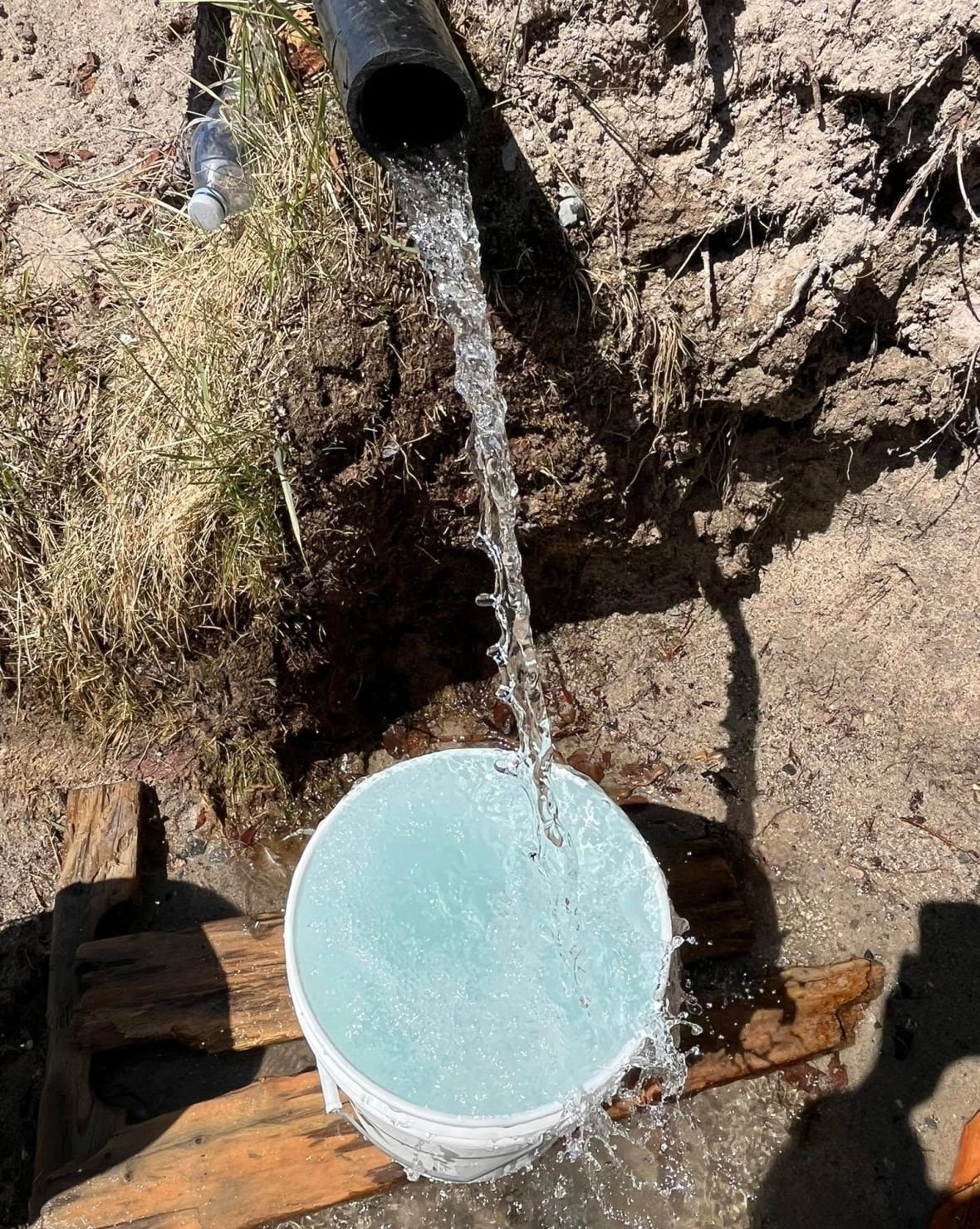 chisasibi-lg2-water spring water being filled in a pail