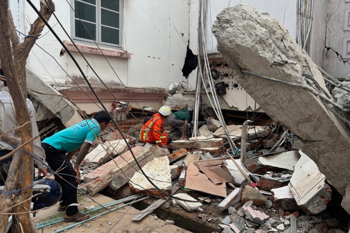 myanmar-earthquake People looking for survivors among rubble in the aftermath of a quake in Naypyitaw, Myanmar