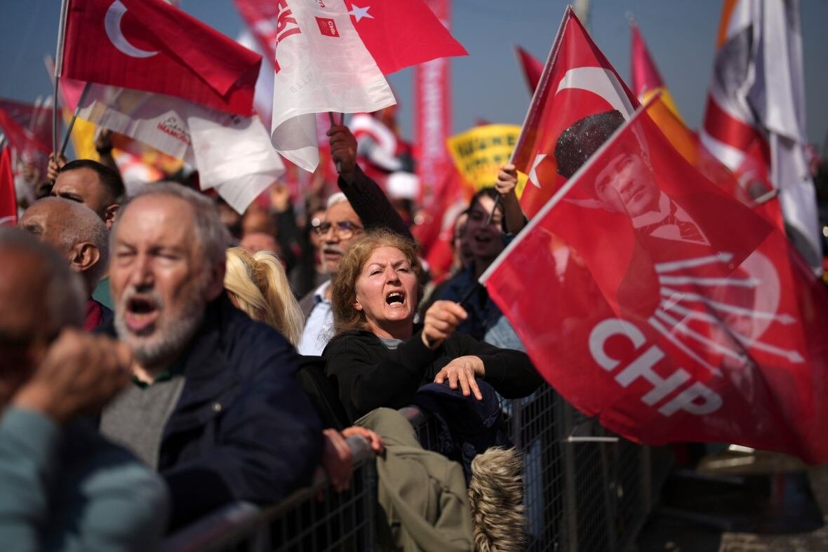 turkey-protests-crowd People protesting in a rally in Istanbul, Turkey.