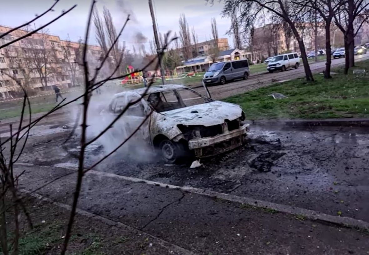kryvyi-rih-ukraine-missile-strike A white bombed-out car on the street.