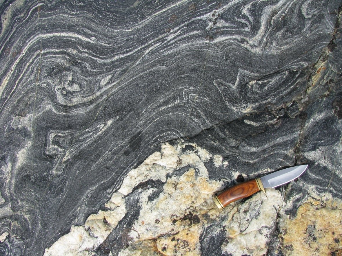new-rocks Knife on some rocks with curvy black and white stripes