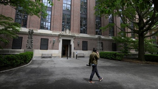 U.S. science funding uncertainty reshapes grad school choices for Canadians