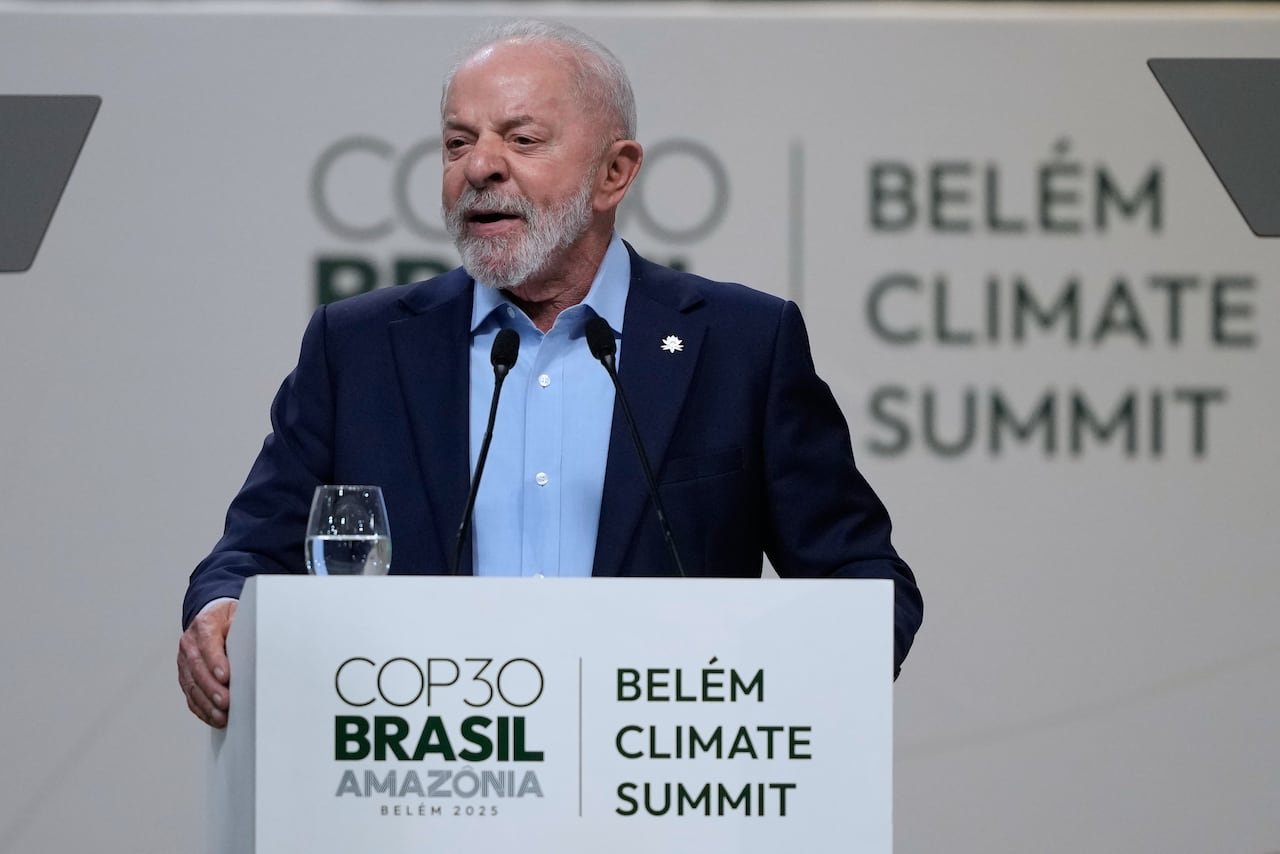Brazilian President Luiz Inacio Lula da Silva addresses a plenary session of the COP30 U.N. Climate Summit in Belem, Brazil, Thursday, Nov. 6, 2025. (AP Photo/Eraldo Peres)