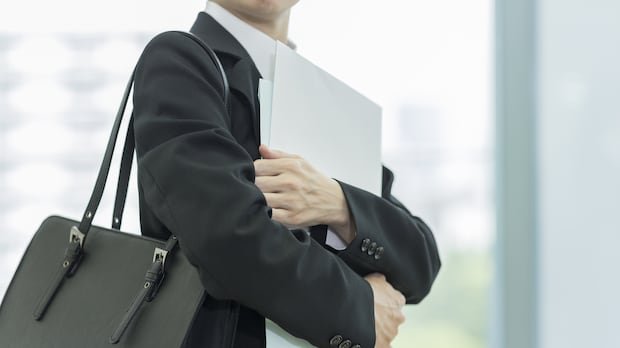 “Rise of ‘Job Hugging’ Among Canadians Explained”