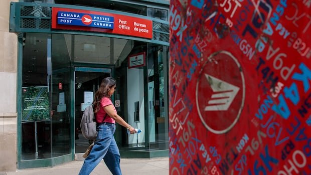 “Canada Post Employees Approve New Contract After Strikes”